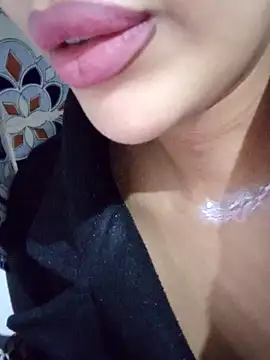 Snapshot of Sexlove1xo chatting on November 23, 2025, 5:45 pm Sexlove1xo online show from November 23, 2025, 5:45 pm