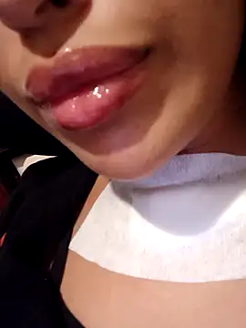 Snapshot of Sexlove1xo chatting on October 25, 2025, 12:21 am Sexlove1xo online show from October 25, 2025, 12:21 am