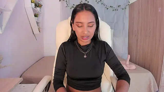 Snapshot of Emma_lorense22 chatting on November 8, 2025, 5:38 pm Emma lorense22 online show from November 8, 2025, 5:38 pm