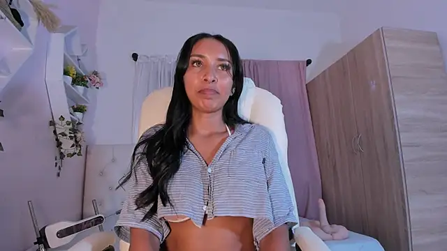 Snapshot of Emma_lorense22 chatting on October 23, 2025, 7:23 pm Emma lorense22 online show from October 23, 2025, 7:23 pm