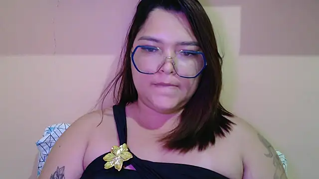 GoddessChaar online show from December 18, 2025, 1:04 pm