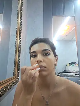 Bella Posh online show from November 4, 2025, 5:44 am