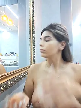 Bella Posh online show from November 13, 2025, 5:44 am