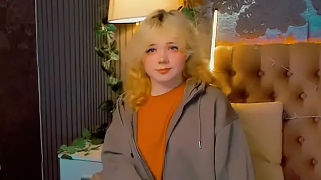 EmilyAngells online show from February 19, 2026, 6:32 am