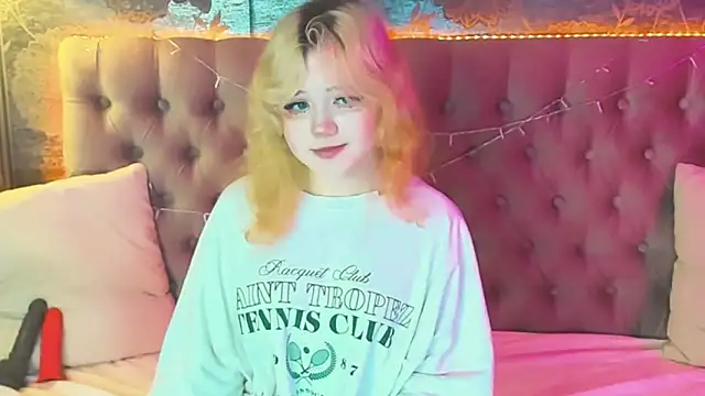 EmilyAngells online show from May 22, 2026, 6:11 am