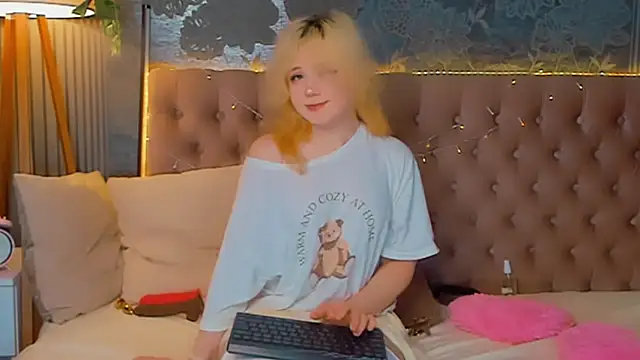 EmilyAngells online show from February 25, 2026, 6:57 am