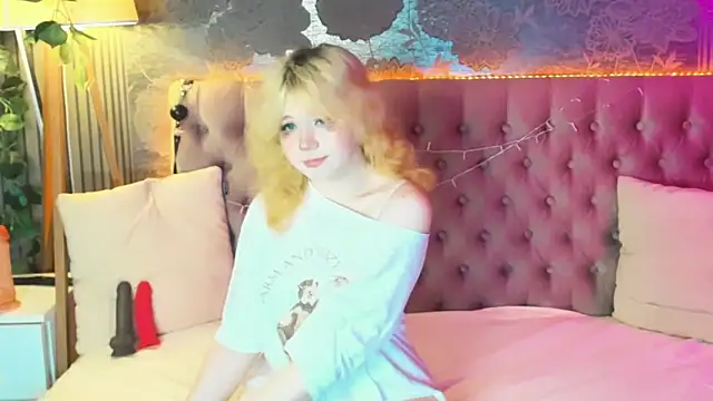 EmilyAngells online show from May 25, 2026, 6:01 am