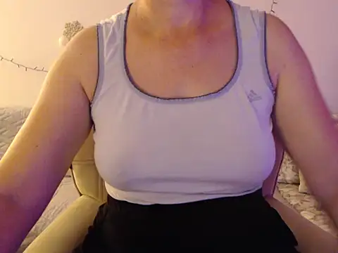 Snapshot of YourfantasyGiuly chatting on June 6, 2026, 9:03 am YourfantasyGiuly online show from June 6, 2026, 9:03 am