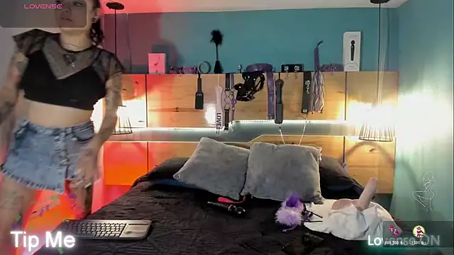 ChloeAllennn online show from November 6, 2025, 11:47 am