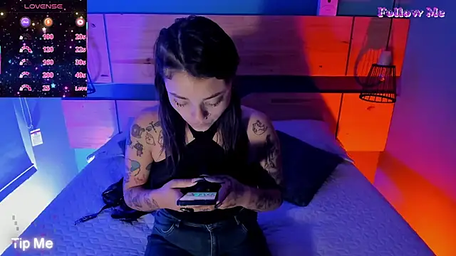 ChloeAllennn online show from December 17, 2025, 11:59 am