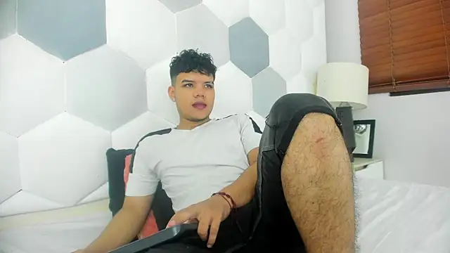 Axel Forte online show from April 18, 2026, 1:46 pm