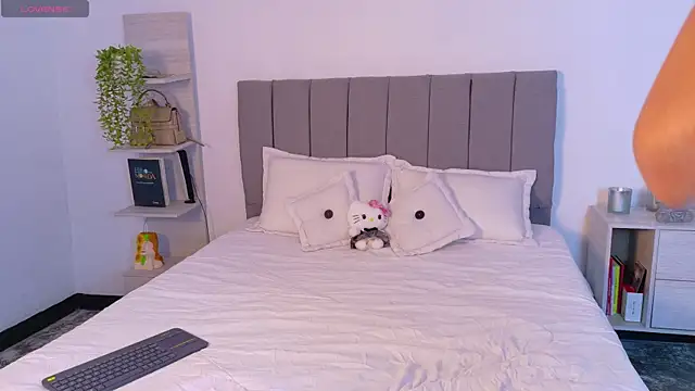 zarahCute online show from November 22, 2025, 11:58 pm