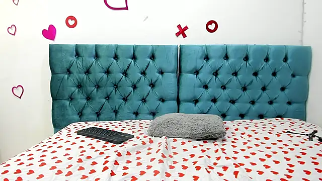  lucia w online show from March 1, 2025, 7:04 pm