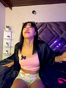 Snapshot of MichelleDiaz_Pink chatting on September 24, 2025, 5:47 am MichelleDiaz Pink online show from September 24, 2025, 5:47 am