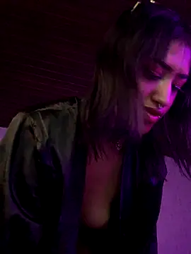 Snapshot of MichelleDiaz_Pink chatting on October 10, 2025, 9:32 am MichelleDiaz Pink online show from October 10, 2025, 9:32 am