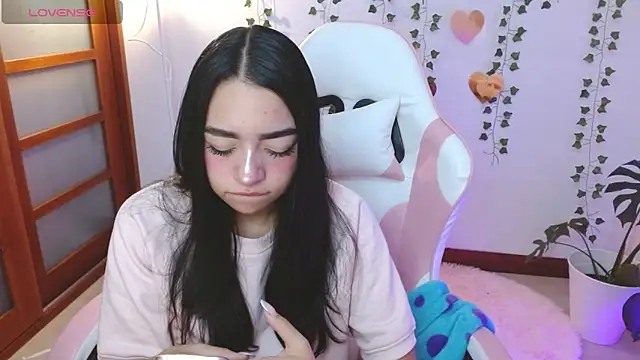 Snapshot of hellokitty__valery chatting on June 22, 2026, 2:39 am hellokitty valery online show from June 22, 2026, 2:39 am