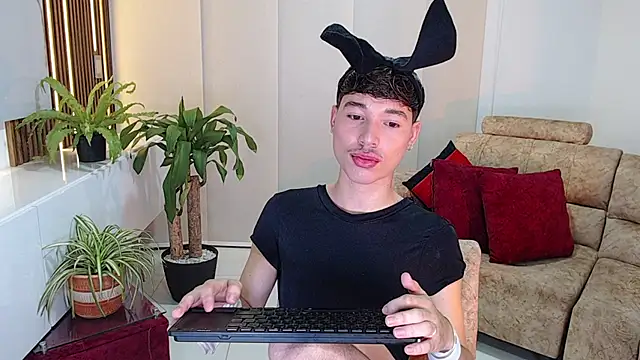 Snapshot of cod_dolll chatting on November 1, 2025, 12:28 am cod dolll online show from November 1, 2025, 12:28 am