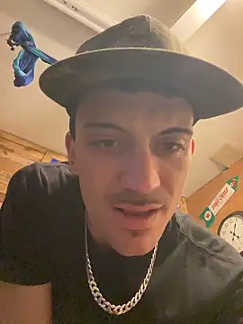 Snapshot of Polaroid_White chatting on November 22, 2025, 6:23 am Polaroid White online show from November 22, 2025, 6:23 am