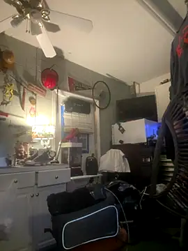 Snapshot of Polaroid_White chatting on December 17, 2025, 7:02 am Polaroid White online show from December 17, 2025, 7:02 am