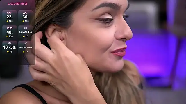 Snapshot of RobertaRosetti chatting on September 28, 2025, 8:21 am RobertaRosetti online show from September 28, 2025, 8:21 am