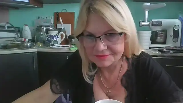 Snapshot of Heidi-Helga chatting on September 11, 2025, 6:35 am Heidi-Helga online show from September 11, 2025, 6:35 am