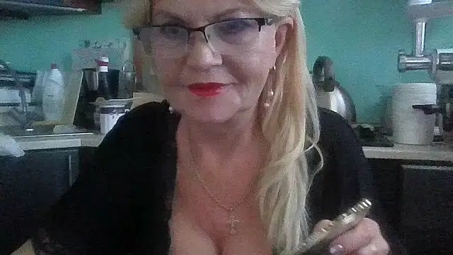 Snapshot of Heidi-Helga chatting on September 9, 2025, 4:44 am Heidi-Helga online show from September 9, 2025, 4:44 am