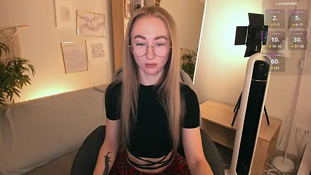 VictoriaLights online show from April 8, 2026, 7:21 am