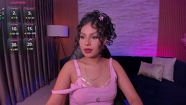 hannah thomson  online show from October 24, 2025, 3:16 am