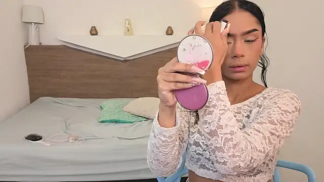 ChloeMoon9 online show from January 13, 2026, 1:15 pm