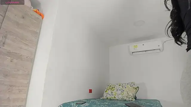 flor herrera01 online show from December 19, 2025, 5:54 am