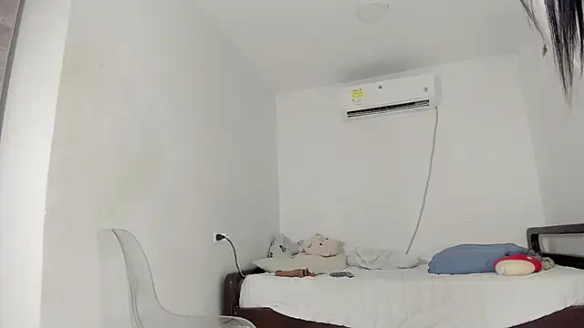 flor herrera01 online show from March 10, 2025, 9:51 pm