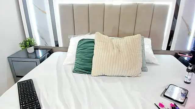 Snapshot of Emily_Black1 chatting on March 1, 2025, 2:23 pm Emily Black1 online show from March 1, 2025, 2:23 pm