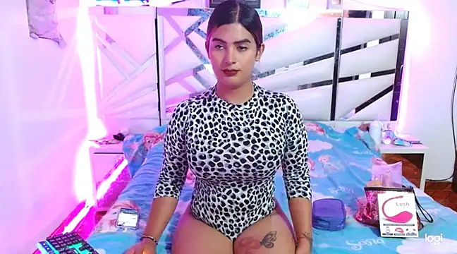 Snapshot of JULIETTE_SEGURA chatting on March 5, 2025, 10:43 pm JULIETTE SEGURA online show from March 5, 2025, 10:43 pm