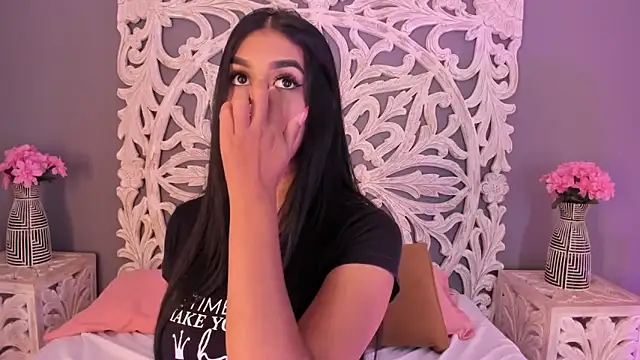 Snapshot of AnnieGibbyns chatting on November 24, 2025, 8:53 pm AnnieGibbyns online show from November 24, 2025, 8:53 pm