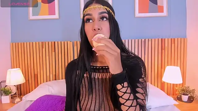 Snapshot of AnnieGibbyns chatting on October 17, 2025, 8:43 pm AnnieGibbyns online show from October 17, 2025, 8:43 pm