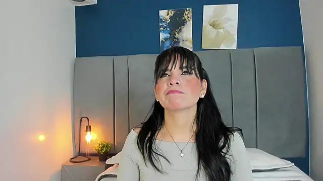 Snapshot of laura_hotties chatting on October 24, 2025, 1:10 pm laura hotties online show from October 24, 2025, 1:10 pm