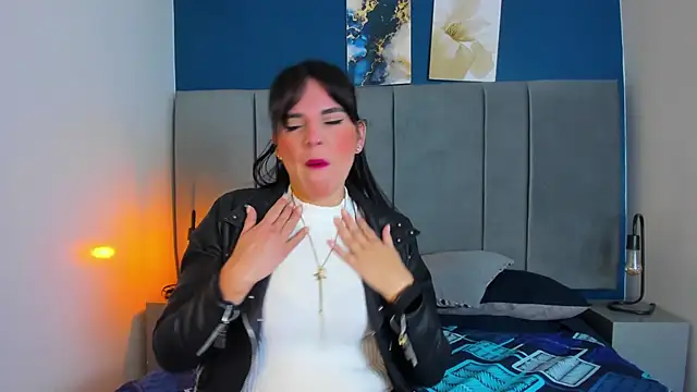 Snapshot of laura_hotties chatting on November 7, 2025, 12:53 pm laura hotties online show from November 7, 2025, 12:53 pm