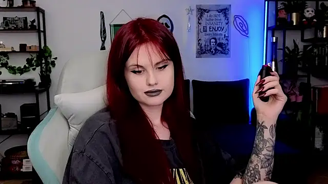 Snapshot of Della_Ideal chatting on June 17, 2026, 5:12 pm Della Ideal online show from June 17, 2026, 5:12 pm