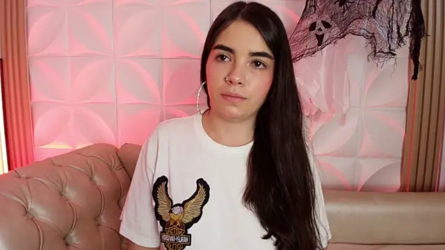 DaphneGlas online show from October 8, 2025, 12:39 pm