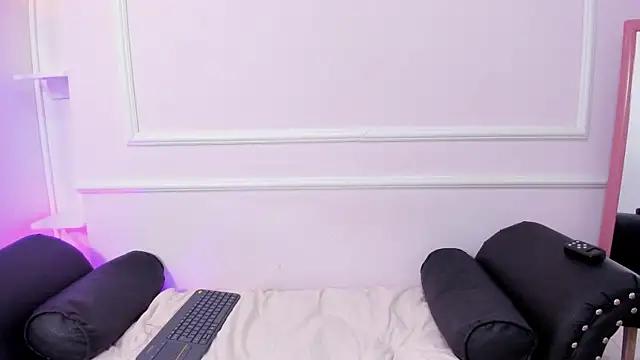 DaphneGlas online show from March 14, 2025, 6:53 am