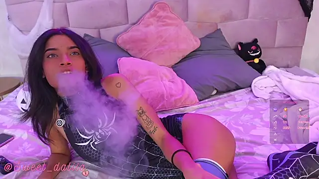 Snapshot of DaliaCruz chatting on October 26, 2025, 7:25 pm DaliaCruz online show from October 26, 2025, 7:25 pm