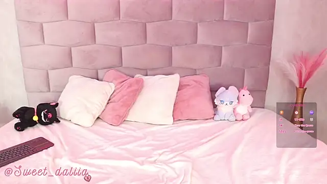 Snapshot of DaliaCruz chatting on November 3, 2025, 6:44 pm DaliaCruz online show from November 3, 2025, 6:44 pm