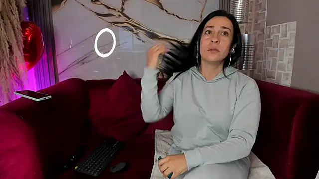 Bella williamss  online show from November 27, 2025, 8:31 pm