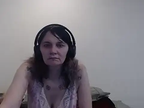 Hotmodel1984 online show from April 20, 2026, 6:20 pm