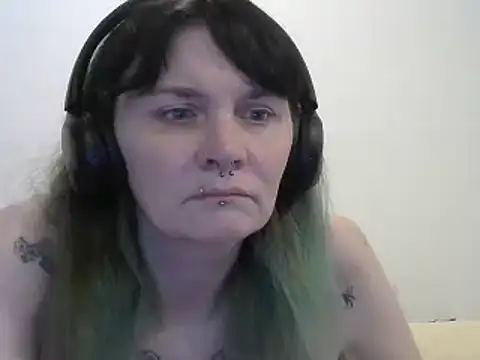 Hotmodel1984 online show from April 8, 2026, 5:03 pm