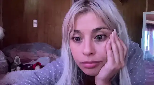 Snapshot of WhiteSnow09 chatting on March 7, 2025, 6:11 pm WhiteSnow09 online show from March 7, 2025, 6:11 pm