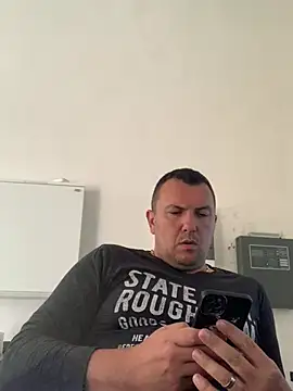 Snapshot of Mike8523 chatting on June 8, 2026, 4:40 pm Mike8523 online show from June 8, 2026, 4:40 pm