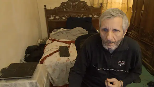 Snapshot of maxdaddy690 chatting on December 22, 2025, 2:39 pm maxdaddy690 online show from December 22, 2025, 2:39 pm