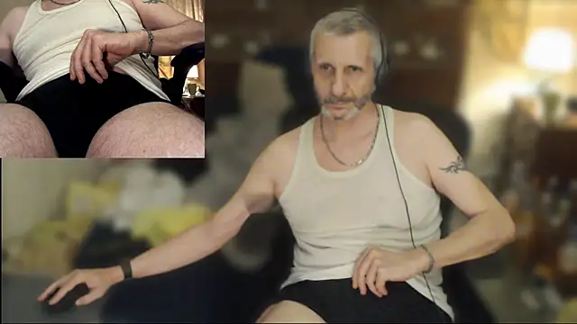 Snapshot of maxdaddy690 chatting on May 18, 2026, 10:25 pm maxdaddy690 online show from May 18, 2026, 10:25 pm