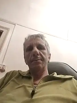 Snapshot of maxdaddy690 chatting on March 10, 2025, 2:37 pm maxdaddy690 online show from March 10, 2025, 2:37 pm